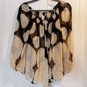 Beautiful blouse by Diane von Furstenberg, size 6, flowy, excellent condition